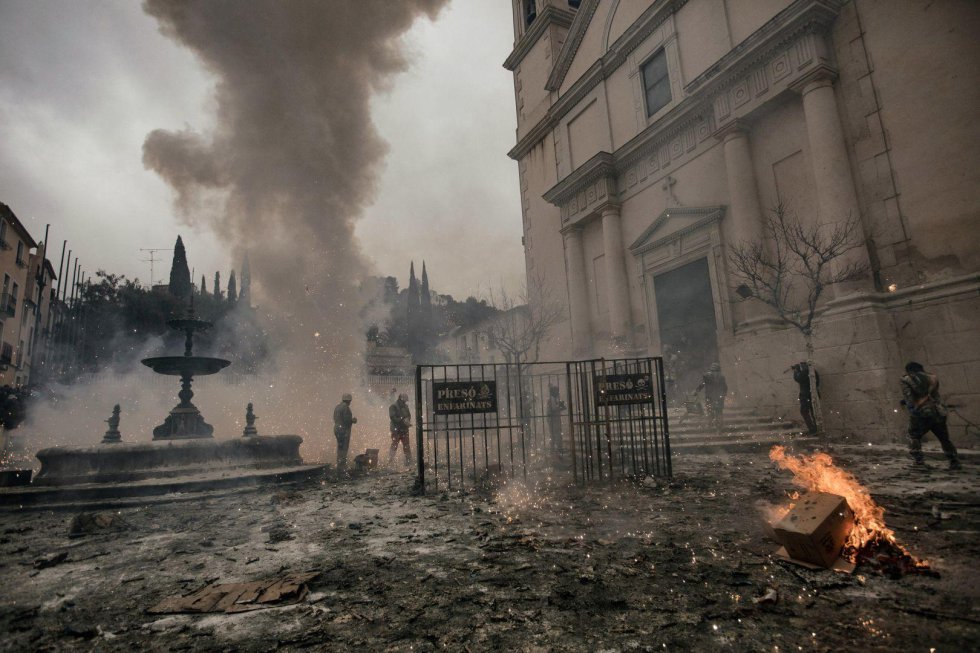 Ibi, Alicante: 10 imágenes de “Els enfarinats” en el podio del World Press Photo Ibi, Alicante: 10 imágenes de “Els enfarinats” en el podio del World Press Photo