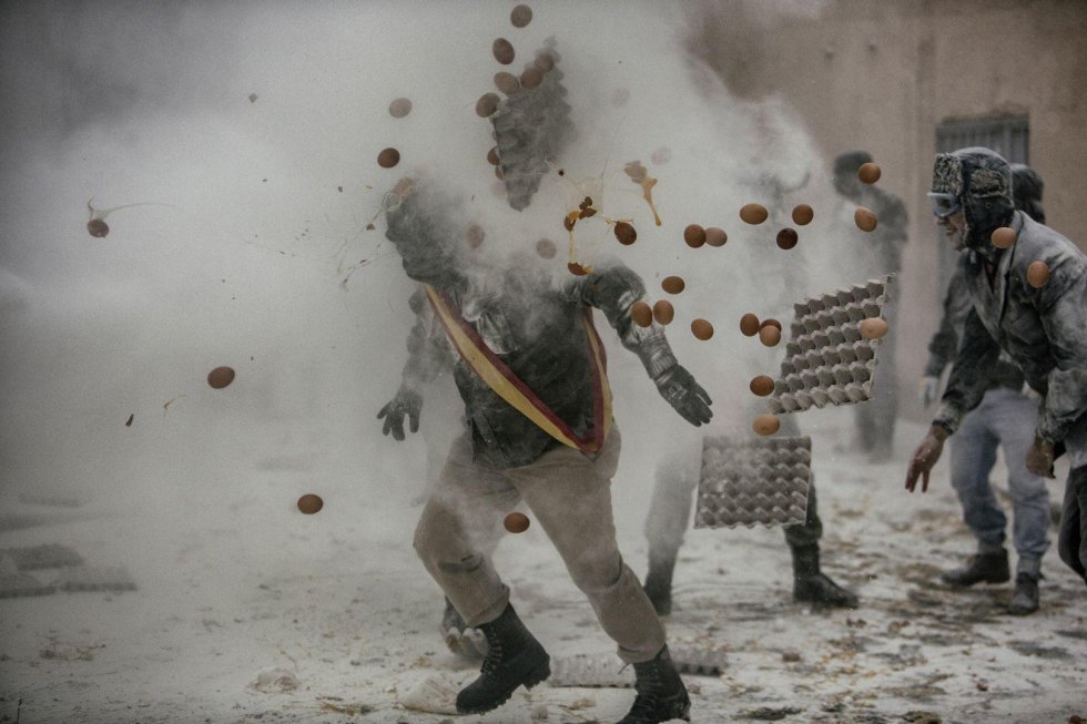 Ibi, Alicante: 10 imágenes de “Els enfarinats” en el podio del World Press Photo Ibi, Alicante: 10 imágenes de “Els enfarinats” en el podio del World Press Photo