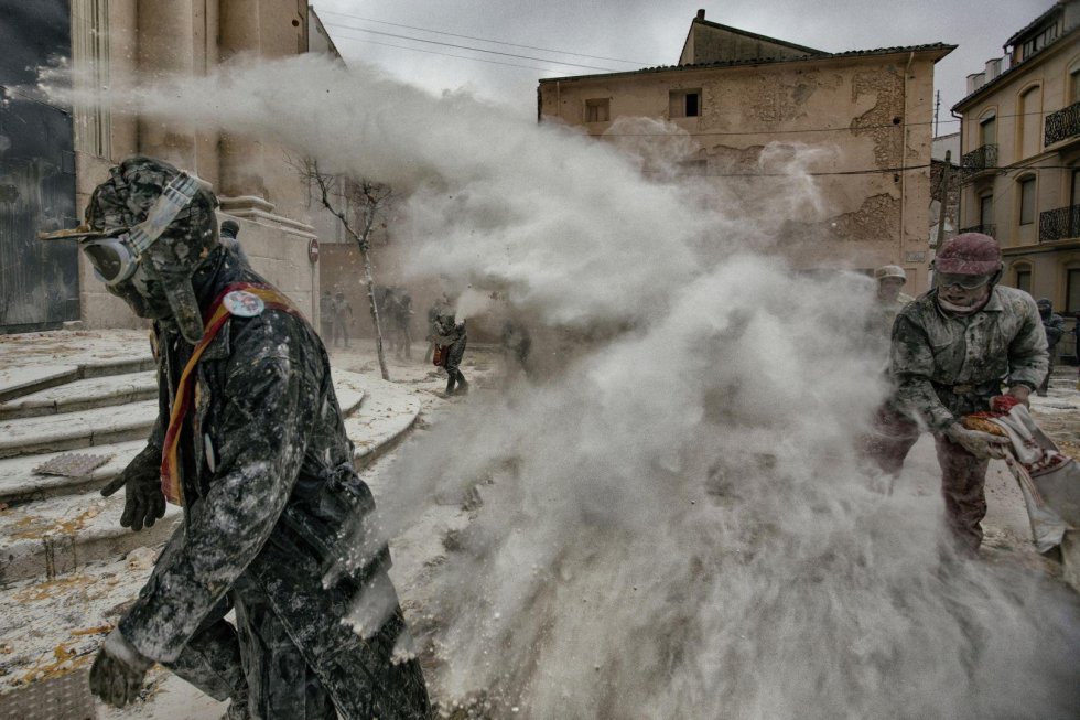 Ibi, Alicante: 10 imágenes de “Els enfarinats” en el podio del World Press Photo Ibi, Alicante: 10 imágenes de “Els enfarinats” en el podio del World Press Photo
