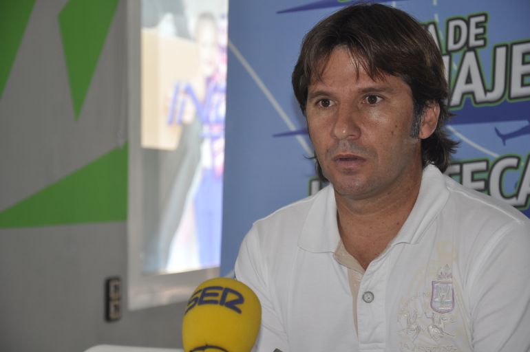 Jesús Mendoza, técnico del Jerez Industrial, durante una rueda de prensa