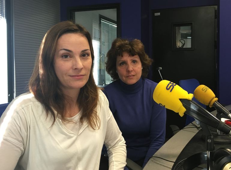 Patricia Arold y Lourdes Ruiz en los estudios de Radio León