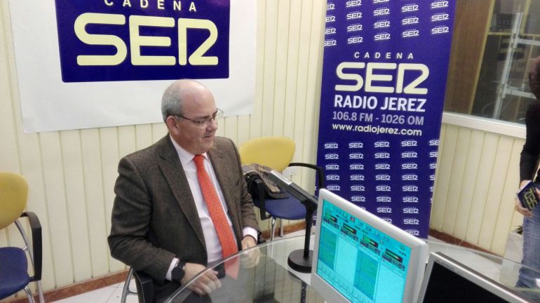 El presidente de la Confederación de Empresarios de la provincia de Cádiz, Javier Sánchez Rojas, en los estudios de radio Jerez-Cadena Ser. 