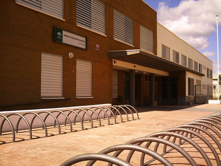 El instituto 'Las Encinas' de Valencina realiza un paro parcial