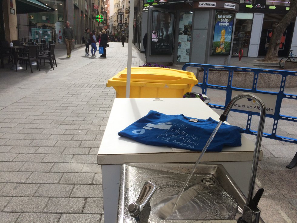 Aguas de Albacete ha instalado una fuente en la Plaza Mayor Aguas de Albacete ha instalado una fuente en la Plaza Mayor