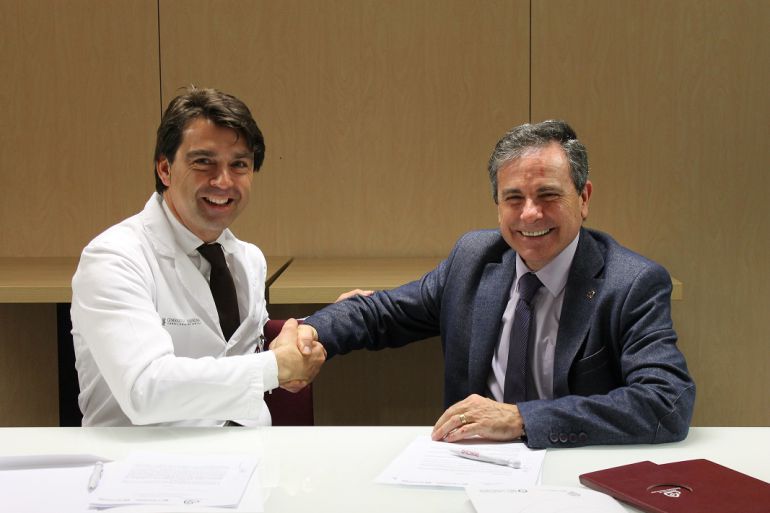 Firma del convenio entre el Hospital del Vinalopó y AEC