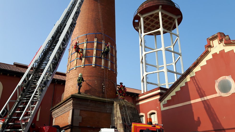 Las mejores imágenes del simulacro de la UME en Cantabria Las mejores imágenes del simulacro de la UME en Cantabria