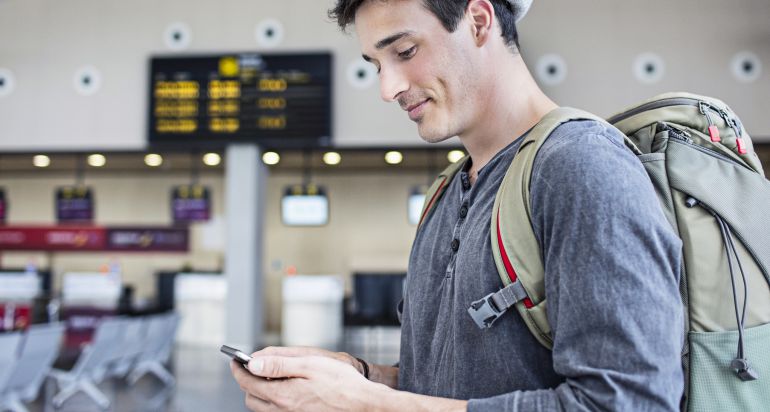 Cómo tu móvil te puede salvar si pierdes la documentación y tarjetas de viaje