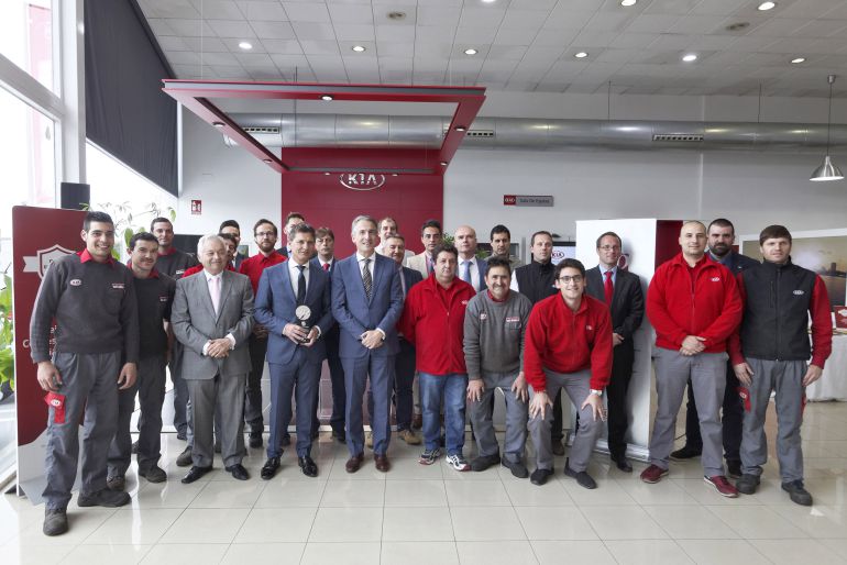 Acto de entrega del galardón a Automoción Cano, concesionario oficial Kia Motors en Castellón