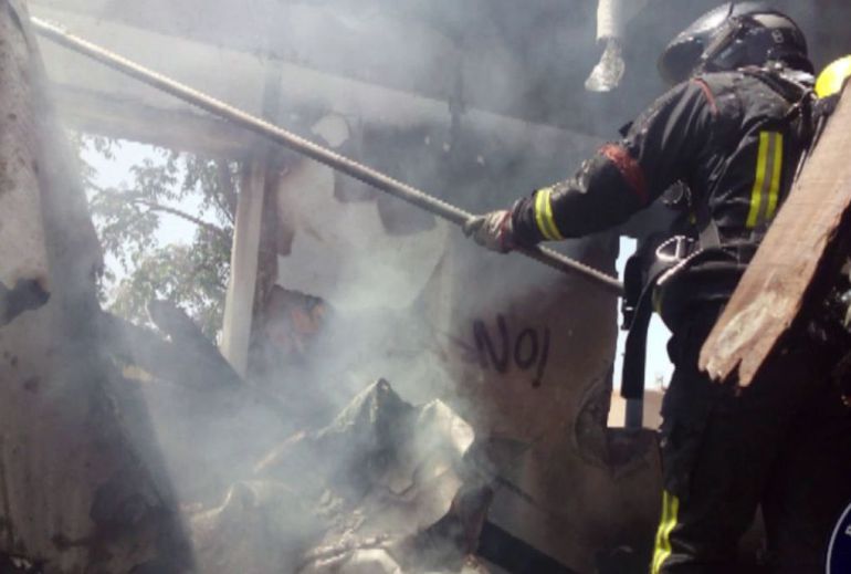 Un bombero, herido leve en la extinción de un incendio en Cartagena
