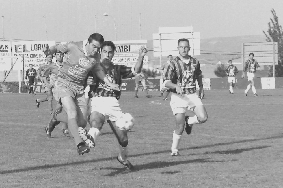 Imágenes del último derbi entre Azuqueca y Guadalajara en el San Miguel (Mayo 1998) Imágenes del último derbi entre Azuqueca y Guadalajara en el San Miguel (Mayo 1998)