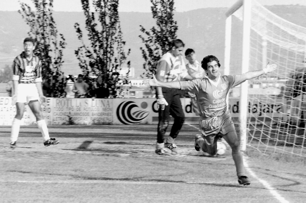 Imágenes del último derbi entre Azuqueca y Guadalajara en el San Miguel (Mayo 1998) Imágenes del último derbi entre Azuqueca y Guadalajara en el San Miguel (Mayo 1998)