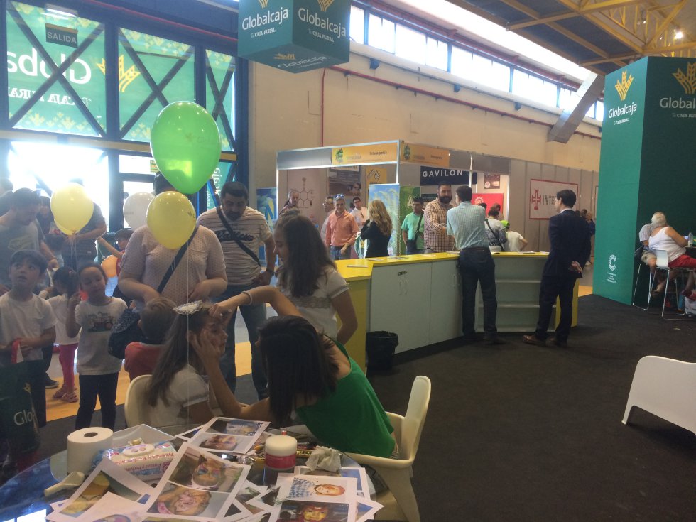 En el stand de Globalcaja, esta mañana con actividades para niños En el stand de Globalcaja, esta mañana con actividades para niños