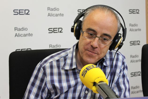 José Alberto Cortés, director gerente del MARQ, en los estudios de Radio Alicante SER