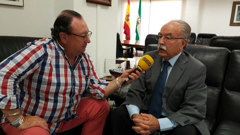 Un momento de la entrevista en la sede de la Autoridad Portuaria con su presidente Manuel Morón