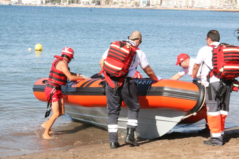 Cruz Roja activa su dispositivo de vigilancia en las playas de Águilas |  Radio Murcia | Cadena SER