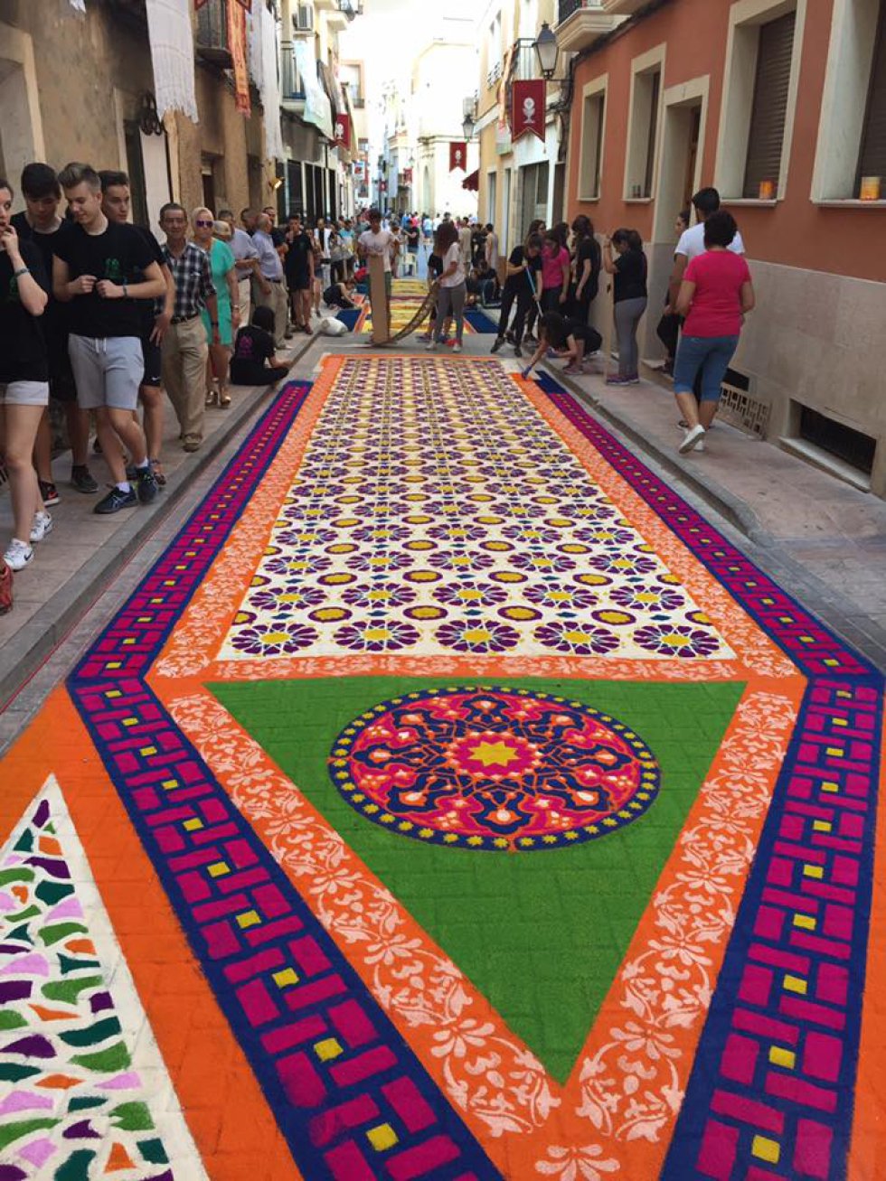Las alfombras de serrín de Elche de la Sierra Las alfombras de serrín de Elche de la Sierra