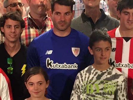 El Athletic presenta sus camisetas para la temporada 2017/2018