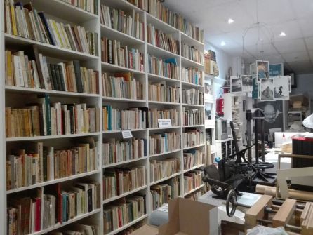 La librería en la que se encuentra el Museo del Escritor, Galileo 52