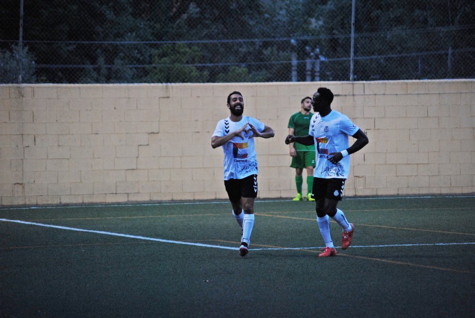 Carlos Bravo celebra el 4-2 Carlos Bravo celebra el 4-2