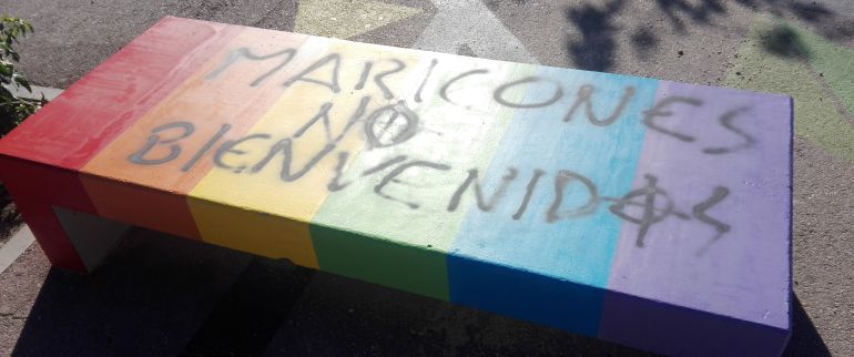 Pintadas con amenazas contra el colectivo LGTBI en Torrelodones