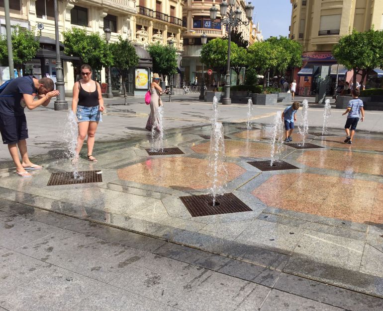 ¿Qué ciudad es más calurosa Córdoba o Málaga