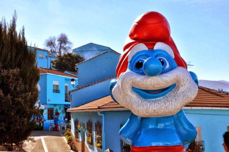 Los personajes azules han ocupado las calles de la localidad malagueña desde 2011