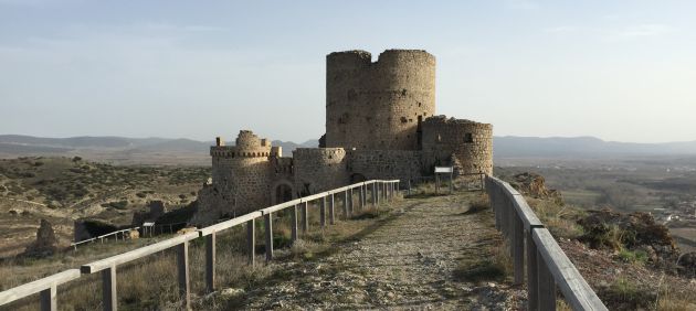 Castillo de la villa de Moya.