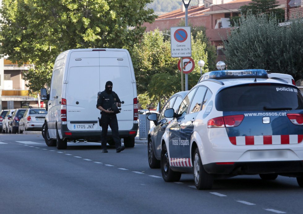 Dispositivo de control que ha cercado los municipios de Sant Sadurní d'Anoia y Subirats (Barcelona). Dispositivo de control que ha cercado los municipios de Sant Sadurní d'Anoia y Subirats (Barcelona).