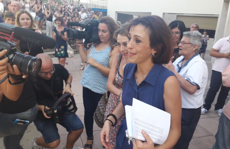 Juana Rivas a su salida del tribunal de Granada.