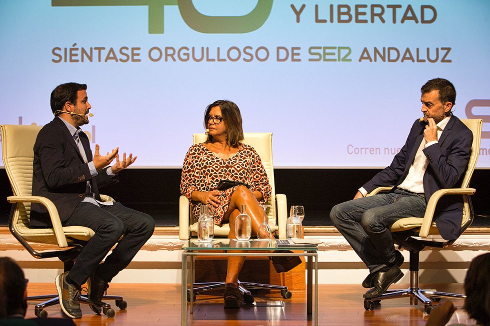 Alberto Garzón toma la palabra ante Angels Barceló y Antonio Maíllo Alberto Garzón toma la palabra ante Angels Barceló y Antonio Maíllo