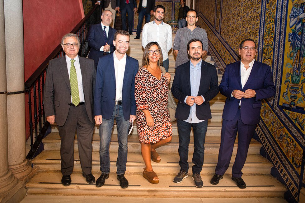 Antonio Yélamo, Antonio Maíllo, Angels Barceló, Alberto Garzón y Antonio Pulido en primera fila y detrás, Diego Suárez,Ismael Sánchez y Miguel Angel Bustamante Antonio Yélamo, Antonio Maíllo, Angels Barceló, Alberto Garzón y Antonio Pulido en primera fila y detrás, Diego Suárez,Ismael Sánchez y Miguel Angel Bustamante