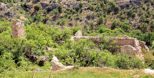 Las ruinas de Valtablado se encuentran en medio de un paisaje natural impresionante.