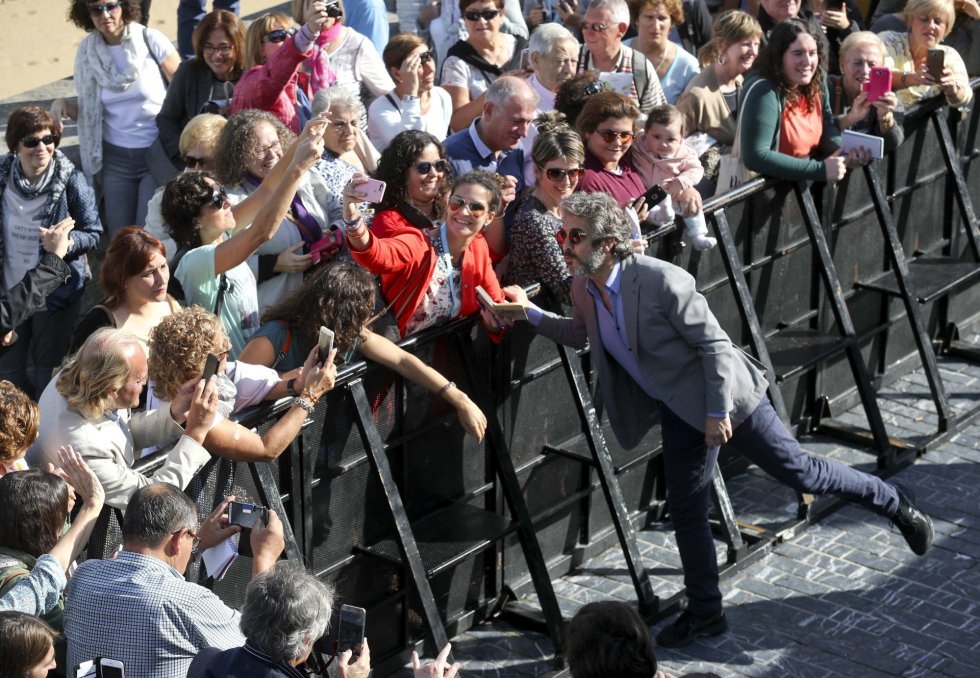 El actor argentino Ricardo Darín, atiende a sus admiradores hoy San Sebastián El actor argentino Ricardo Darín, atiende a sus admiradores hoy San Sebastián