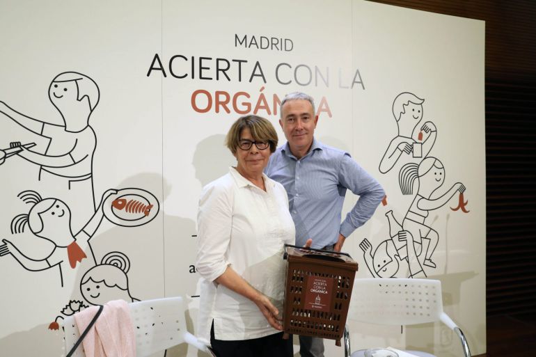 Llega el cubo marrón: Madrid estrena la recogida selectiva de materia orgánica