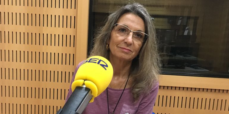 Mirella Rosique en los estudios de Radio Murcia.