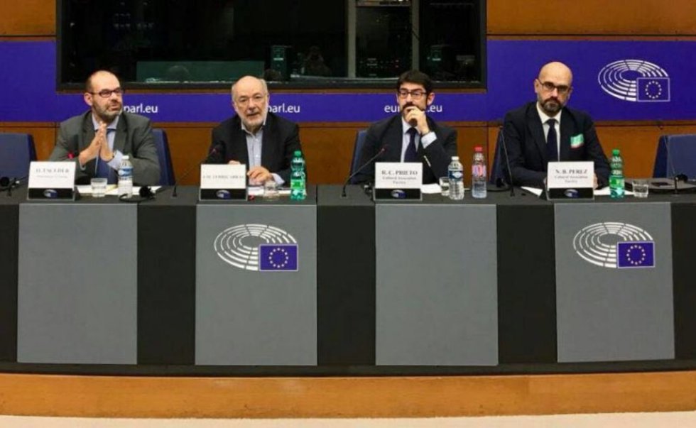 Representantes de Faciera en el pleno Representantes de Faciera en el pleno