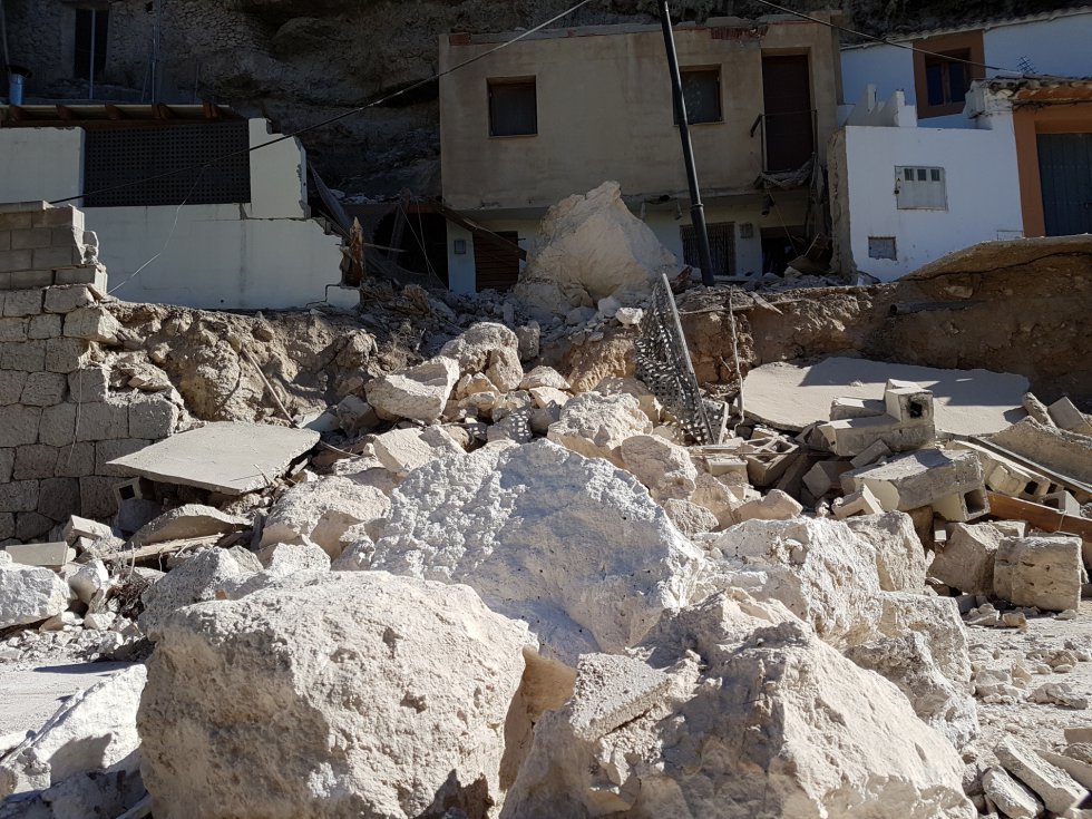 Han caído unos 40 metros cúbicos de piedras Han caído unos 40 metros cúbicos de piedras