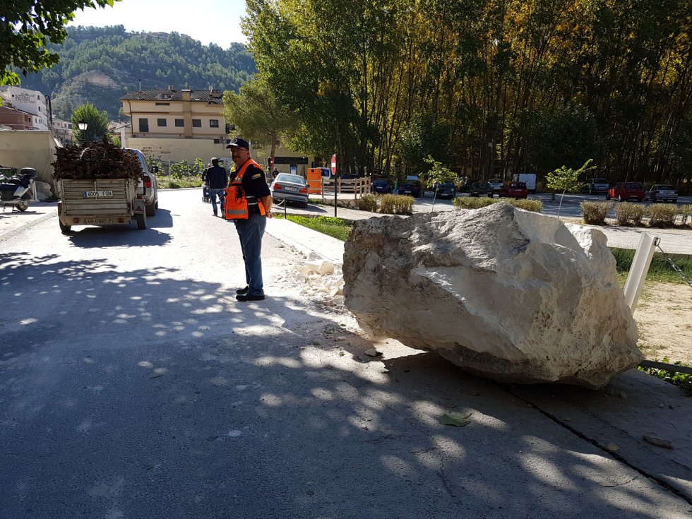 El tráfico se ha desviado por una calle paralela a la CM-3201 El tráfico se ha desviado por una calle paralela a la CM-3201