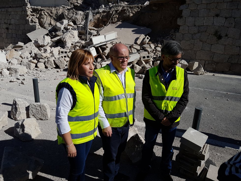 El delegado de la Junta, la directora de Fomento y el alcalde de Alcalá del Júcar El delegado de la Junta, la directora de Fomento y el alcalde de Alcalá del Júcar