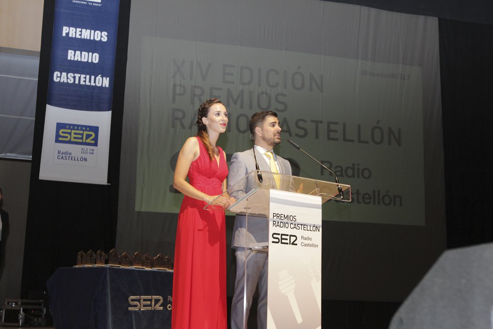 Los presentadores María Molina y Alberto Suárez Los presentadores María Molina y Alberto Suárez