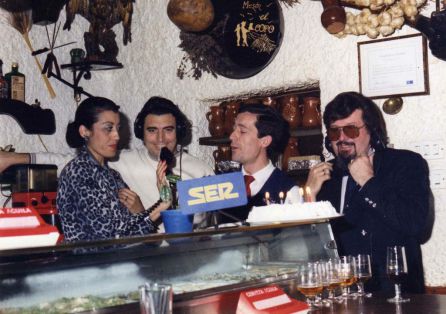 Juana Mari Moreno, Manuel Moreno, propietario de Mesón El Copo, Diego y Juan Ricardo Delgado duurante la emisión del programa de Espectáculos DELSI en Radio Algeciras.