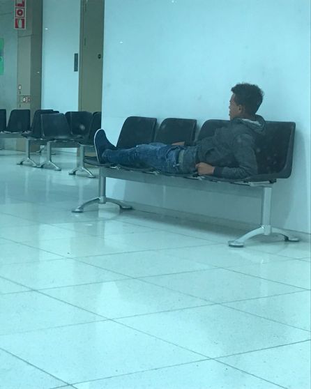 Durmiendo en el suelo y sin colchón en la Fiscalía de Menores de Barcelona