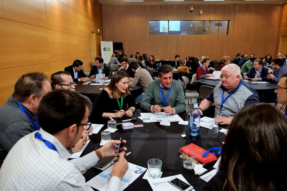 Momento de trabajo en las mesas de SER Empresarios Momento de trabajo en las mesas de SER Empresarios