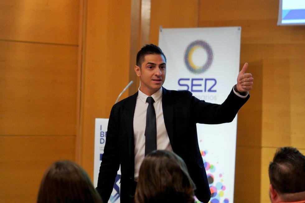 Oscar Jiménez, coordinador de Branding Day, en una ponencia ante los invitados de SER Empresarios Oscar Jiménez, coordinador de Branding Day, en una ponencia ante los invitados de SER Empresarios