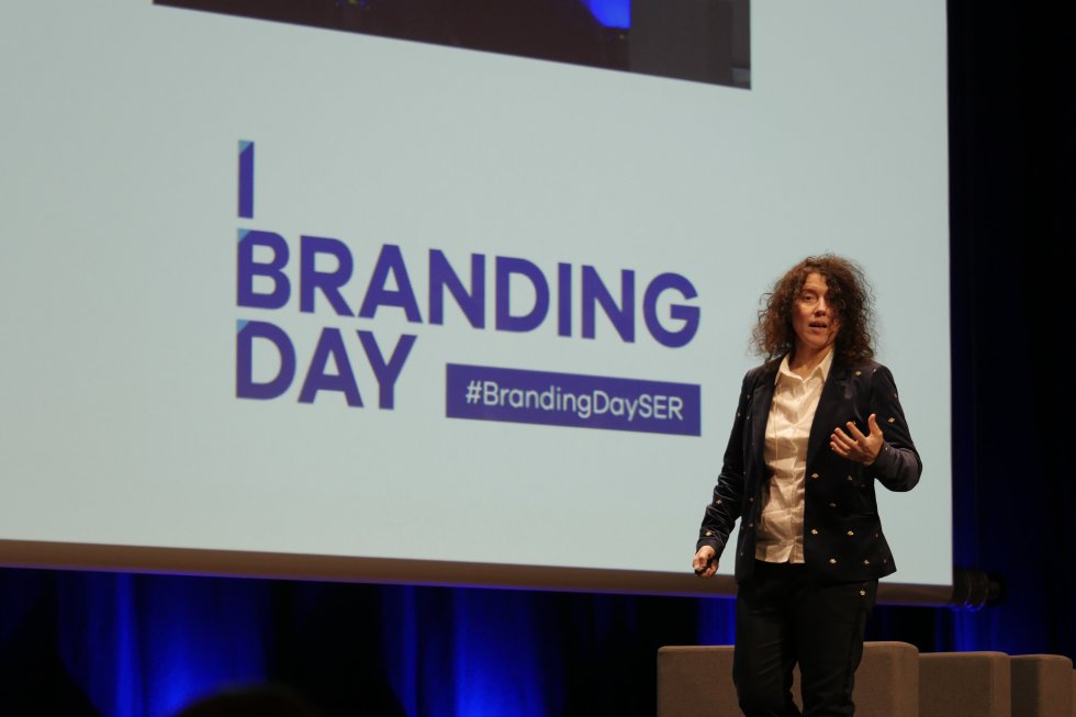 Sam Judez, directora de estrategia de la agencia de publicidad DDB Spain, en su Master Class "Unique Cultural Proposition" Sam Judez, directora de estrategia de la agencia de publicidad DDB Spain, en su Master Class "Unique Cultural Proposition"