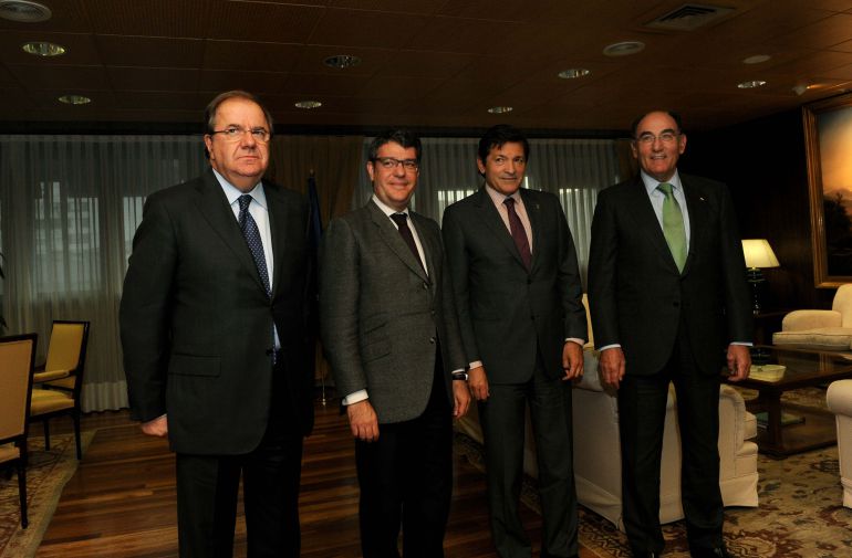 El presidente Herrera, el ministro Nadal, el presidente asturiano, Javier Fernández y el presidente de Iberdrola, José Ignacio Sánchez Galán 
