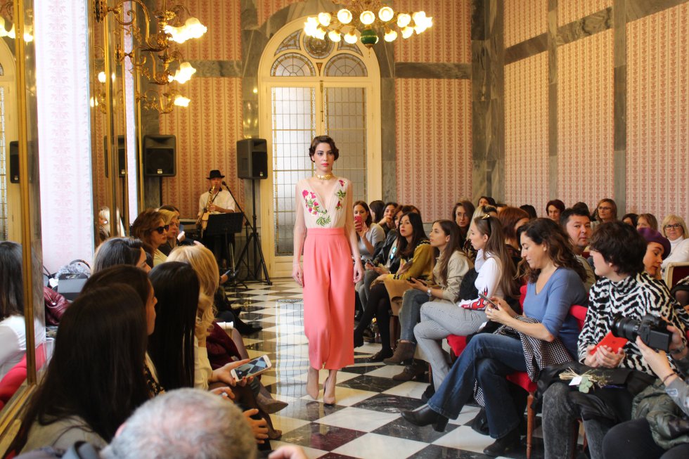 Cayetana Ferrer muestra su colección más Parisina en el Romea Cayetana Ferrer muestra su colección más Parisina en el Romea