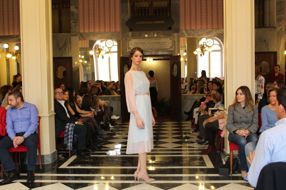 Cayetana Ferrer muestra su colección más Parisina en el Romea Cayetana Ferrer muestra su colección más Parisina en el Romea