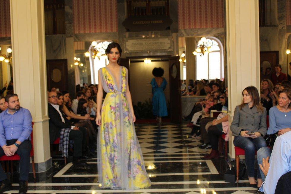 Cayetana Ferrer muestra su colección más Parisina en el Romea Cayetana Ferrer muestra su colección más Parisina en el Romea