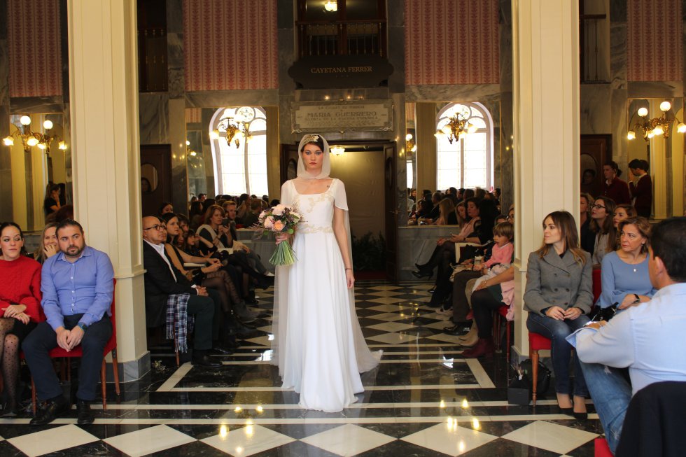 Cayetana Ferrer muestra su colección más Parisina en el Romea Cayetana Ferrer muestra su colección más Parisina en el Romea